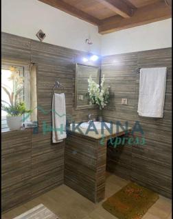 Murree 3 bed Chalet with a Lawn and Parking, Mall Road - 4