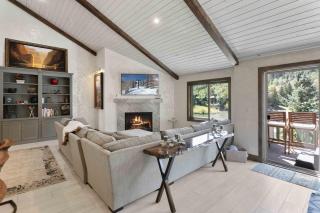 Cozy Ski Condo with Private Hot Tub - 9