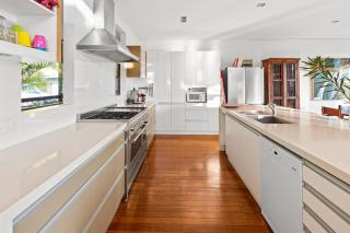 Stunning Retreat, River Frontage & Mountain Views - 5