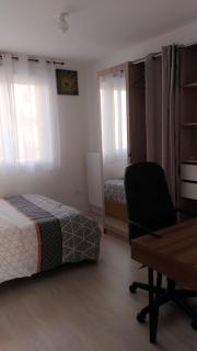 Belle chambre dans une charmante et grande maison duplex neuve et bien aérée - 0