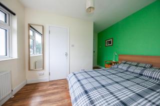 Cozy 3 Bedroom Home Perfect for Longer Stays - 5