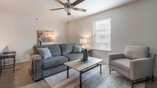 Landing Incredible 1BD Gym Pool - 9