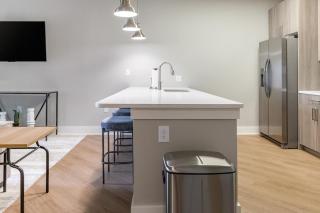 Landing Modern 1BD Clubhouse Gym - 7