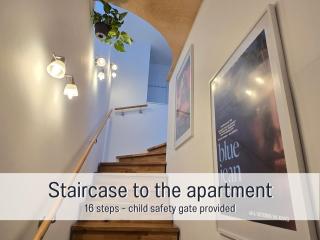 Baham-Apartment Nuernberg - including hot tub, sauna, massage chair, roof terrace, barbecue - metro 15 min, exhibition center 8 min walk - 2
