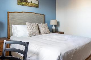 Landing Incredible 1BD Pool Gym - 1