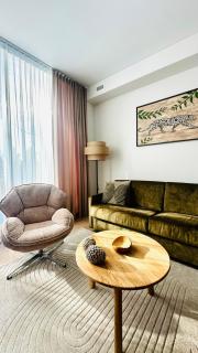 Cozy Riverside Apartment - 9