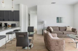 Landing Spectacular 3BD Pool Courtyard - 0