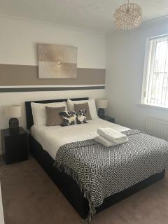 Derby 4 Bedroom Home With Hot Tub & Games Room - 3