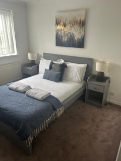 Derby 4 Bedroom Home With Hot Tub & Games Room - 6