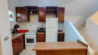 1022 · Cozy 2BR Townhouse with Private Backyard - 4