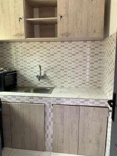 The large, secure, fully equipped studio - 4