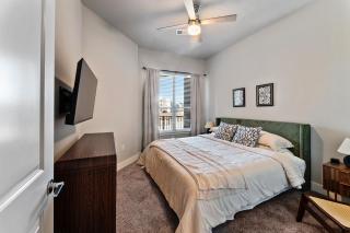 Modern apartment with pool, gym, & patio pet-friendly - 9