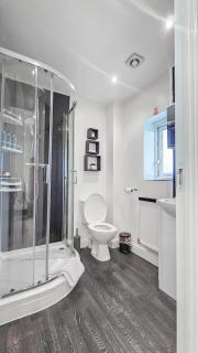 Manchester City Deluxe 4-Bed near Etihad Stadium & C0-0P Arena, Sleeps 9 - 9