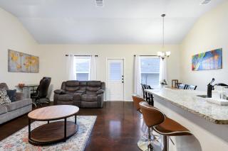 Modern Pet-Friendly Duplex Near River Walk Duplex - 6
