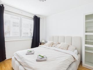 Apartment near Donau with Parking Garage - 7