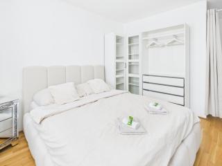 Apartment near Donau with Parking Garage - 6