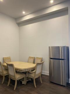 Modern Living near Yonge St - 8