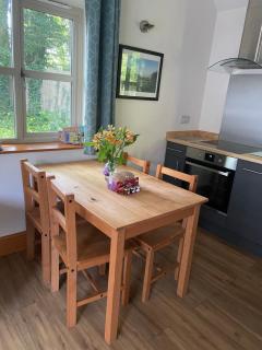 Maple Lodge, wooded retreat atop the Mendips - 4