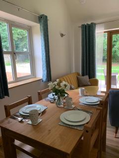 Maple Lodge, wooded retreat atop the Mendips - 8