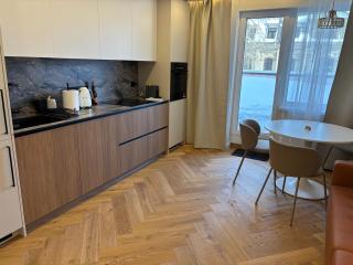 Exclusive 2 Bedroom Apartment Trendy City Center, Large Terrace & Free Parking - 3