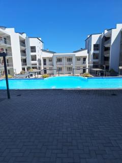 Sunny Stay - Cool By The Pool - Nivica Lifestyle Apartment - Langebaan - 9