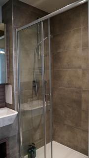 Beautiful Flat 2-Mins away from Rochester Station - 1