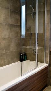 Beautiful Flat 2-Mins away from Rochester Station - 1