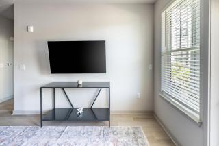 Landing Amazing 1BD Gym Clubhouse - 6