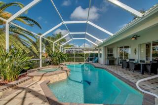 Palm Palace, villa with pool & dock on canal - 5