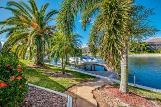 Palm Palace, villa with pool & dock on canal - 1