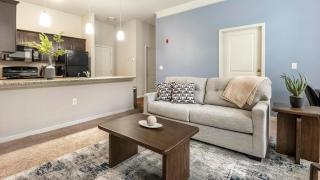 Landing Stylish 2BD Pool Gym - 8