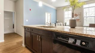 Landing Stylish 2BD Pool Gym - 7