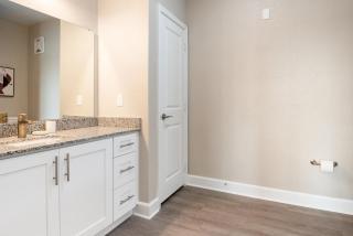 Landing Beautiful 2BD Gym Pool - 7