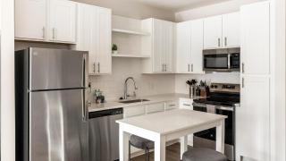 Landing Incredible 1BD Pool Courtyard - 5