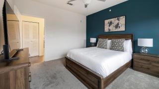 Landing Stunning 1BD Clubhouse Yoga Studio - 2