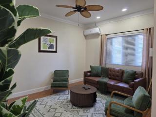 Tropical Oasis Townhouse Minutes from Airport & Beach - 8