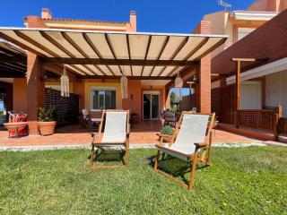 Cozy Doras Beach House Offers Panoramic Views of Sea - 2