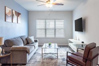 Landing Stylish 2BD Game Room Courtyard - 9