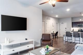 Landing Stylish 2BD Game Room Courtyard - 8