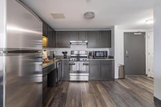 Landing Chic 1BD Gym Pool - 2