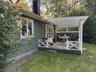 Wonderful cottage close to lakes - sleeps 8 - 9