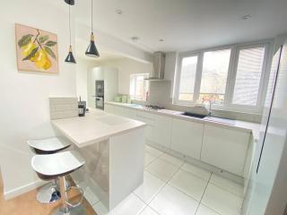 4BR house sleeps7 close to UHW driveway parking - Cardiff - 4