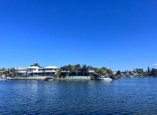 Riverside Living with Private Jetty - 7