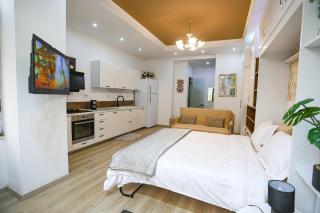 City Center Studio Walk to Everything - 4