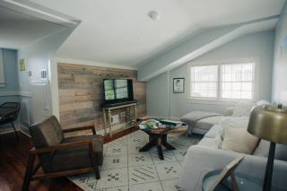 Elegant Masters-Inspired Getaway | Prime Location - 7