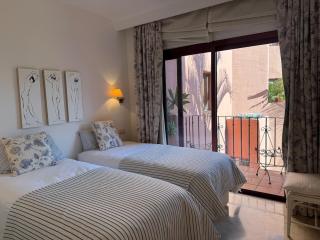 Modern central 4 bed apartment - 4