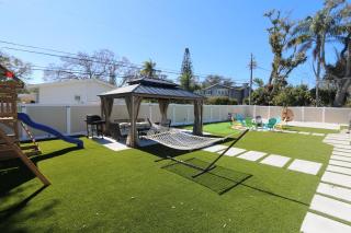 Clearwater Heated Pool Paradise Family-Friendly Home Near Beaches - 9