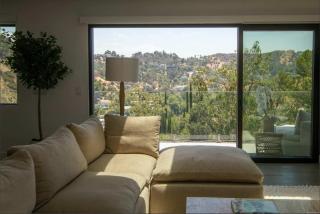 Luxury Hollywood Hills Oasis with Sauna & Jacuzzi - 7