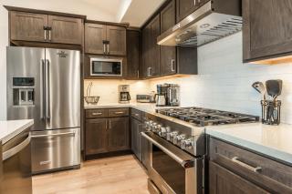 Mammoth Refuge Rustic Creekhouse Retreat - 3