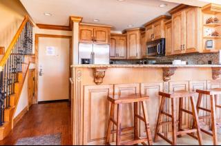 Mammoth Ski and Racquet 89 - 7